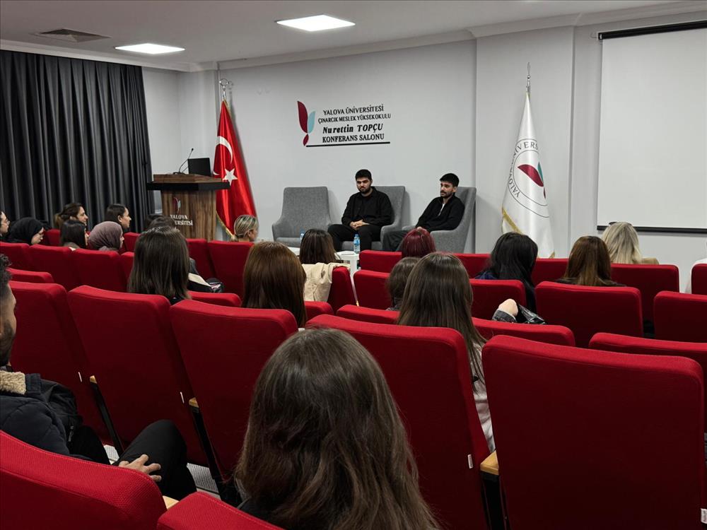 Medya ve İletişim Mezunları Öğrencilerle Söyleşide Buluştu